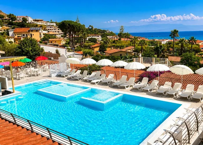 Ninfa Sul Mare Apartments - Piscina con Area Relax e Parcheggio Gratuito